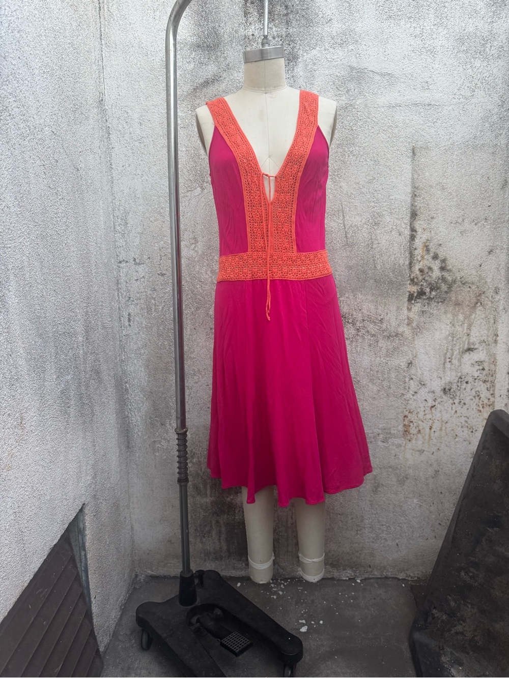 BCBGMaxAzriaY2k all silk Pink Dress with Orange Trim - Midi